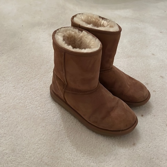 Ugg boots: Classic Mini ll Boot - Picture 2 of 4